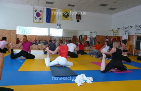 Школа развития тела «FlexDerekSchool» на бульваре Шевченка